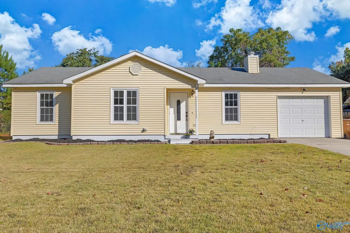 811 Sunshine Street Sw, Hartselle, AL 35640 - Image #1