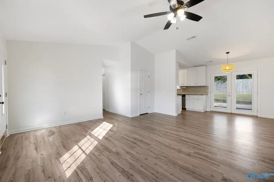 811 Sunshine Street Sw, Hartselle, AL 35640 - Image #2