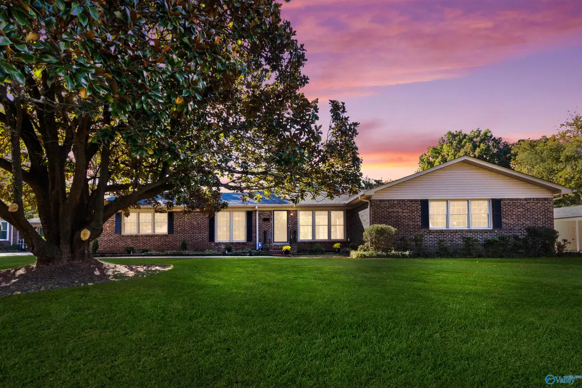 205 Teakwood Drive Sw, Huntsville, AL 35801 - Image #1