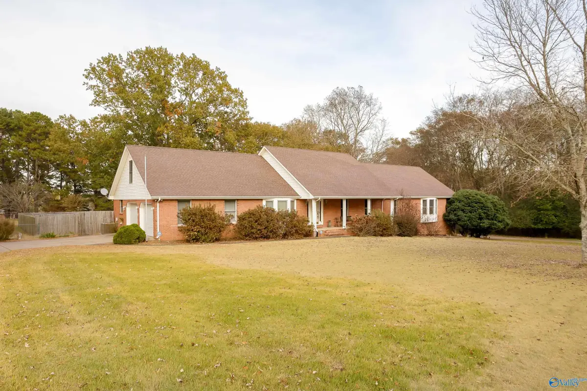 7607 Lakewood Drive, Florence, AL 35634 - Image #1