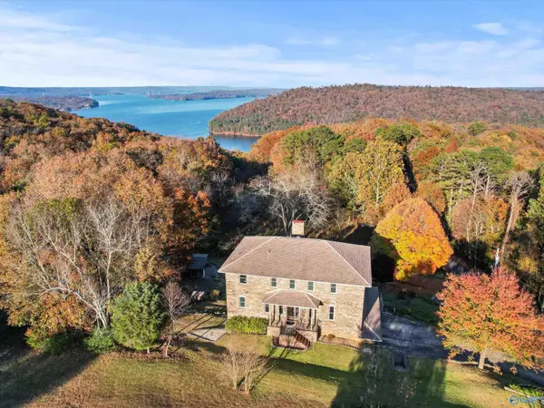 55 Mountain Laurel Lane, Guntersville, AL 35976