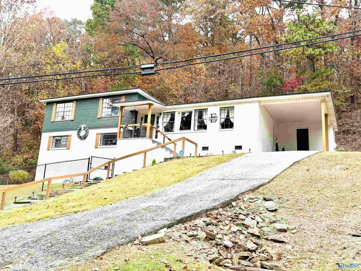 902 Highland Way, Gadsden, AL 35901 - Image #1