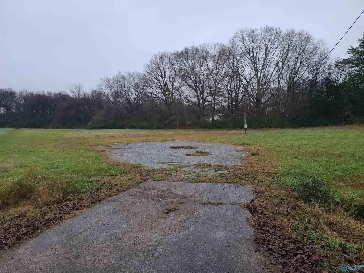 27287 Oakcrest Drive, Athens, AL 35613 - Image #1