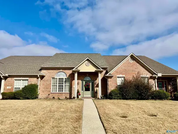 76 Jackson Way, Decatur, AL 35603