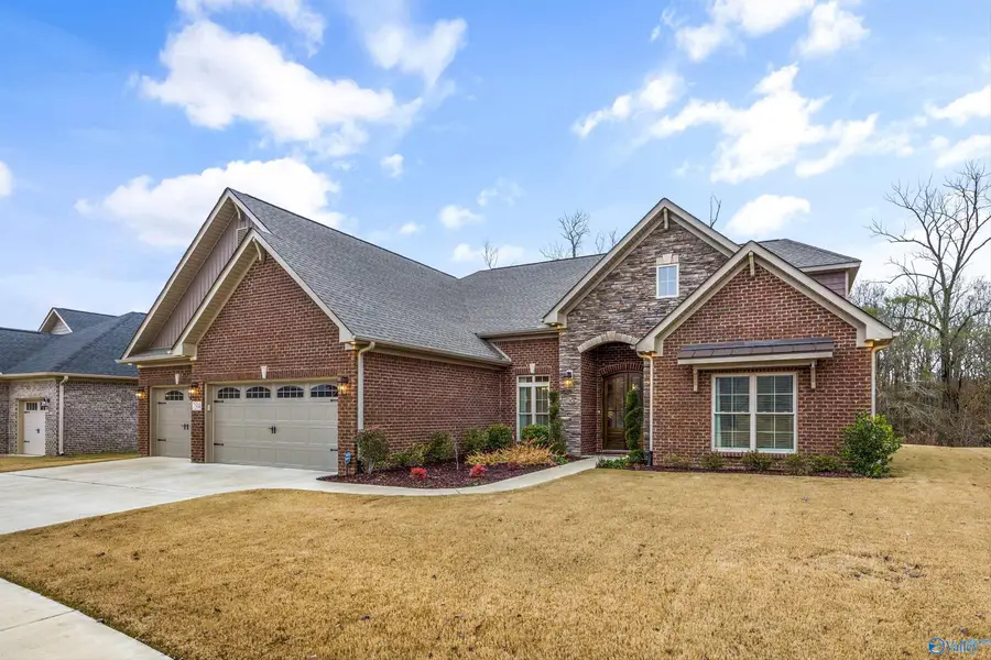 7504 Flint Crossing Circle, Owens Cross Roads, AL 35763 - Image #2