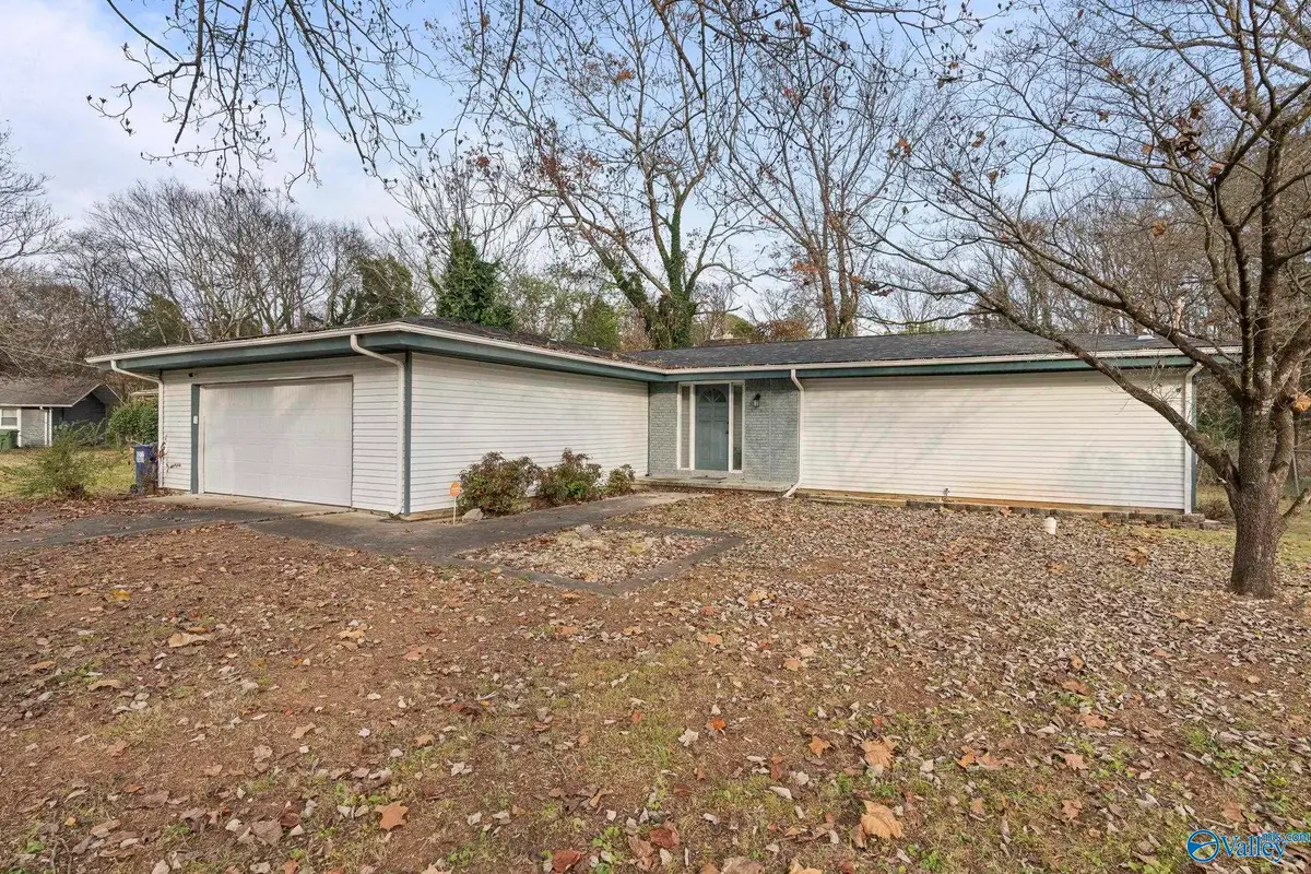 3706 Oakdale Court Nw, Huntsville, AL 35810 - Image #1