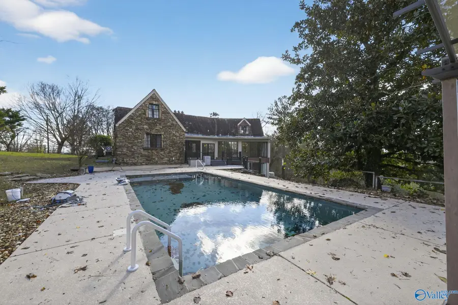 2710 Hilltop Circle, Gadsden, AL 35904 - Image #2