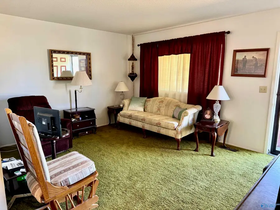 611 Clearview Street Sw, Decatur, AL 35601 - Image #2