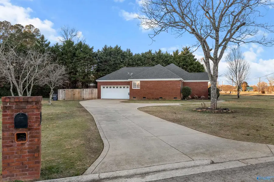 10 Fox Chase Drive, Hokes Bluff, AL 35903 - Image #2