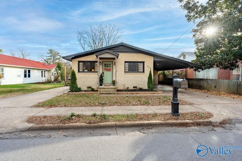 204 E Charlotte Avenue, Scottsboro, AL 35768 - Image #1