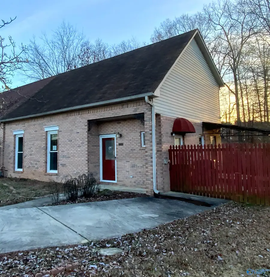 1923 Brownstone Court W, Decatur, AL 35603 - Image #2