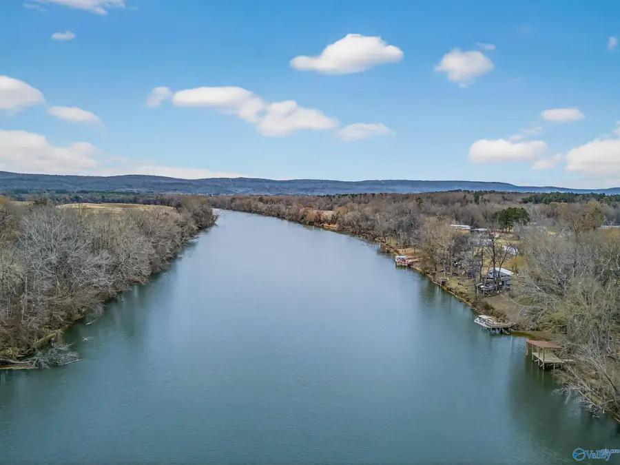 450 Lake Circle, Gadsden, AL 35901 - #2