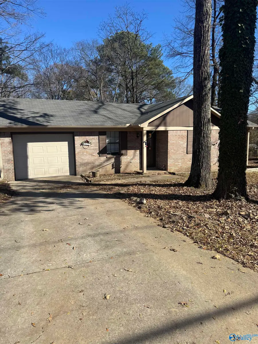 1306 Sparkman Street Nw, Hartselle, AL 35640 - Image #2