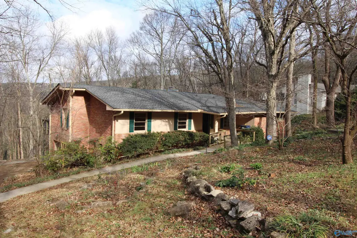 1707 Mountainbrook Drive Se, Huntsville, AL 35801 - Image #1