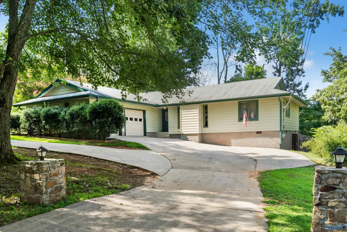 225 Eastview Drive, Madison, AL 35758 - Image #1