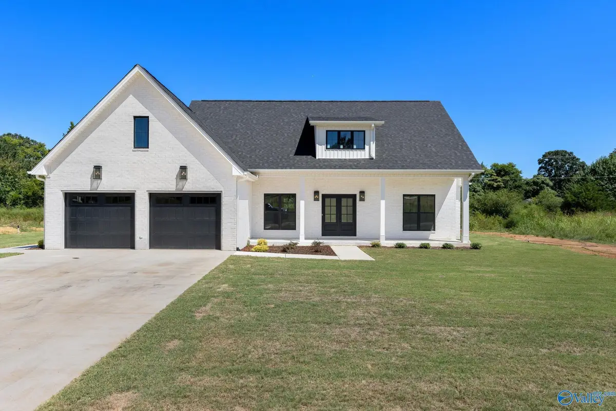 101 Oakview Circle, Killen, AL 35645 - Image #1