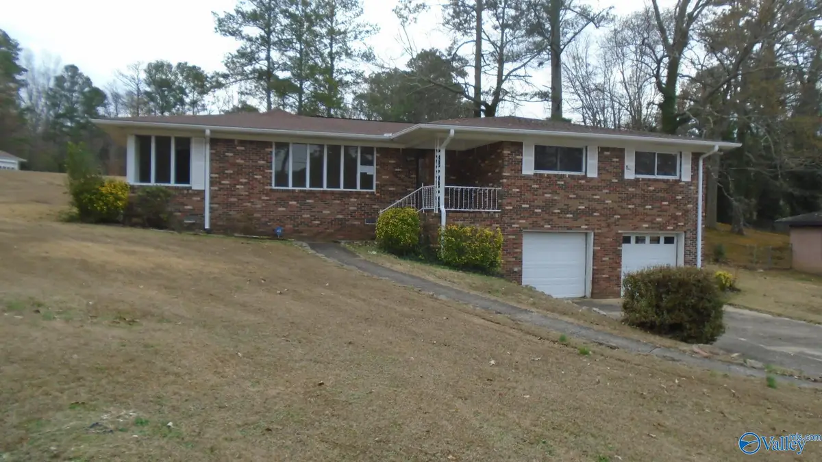 909 E Tomahawk Trail, Gadsden, AL 35903 - Image #1