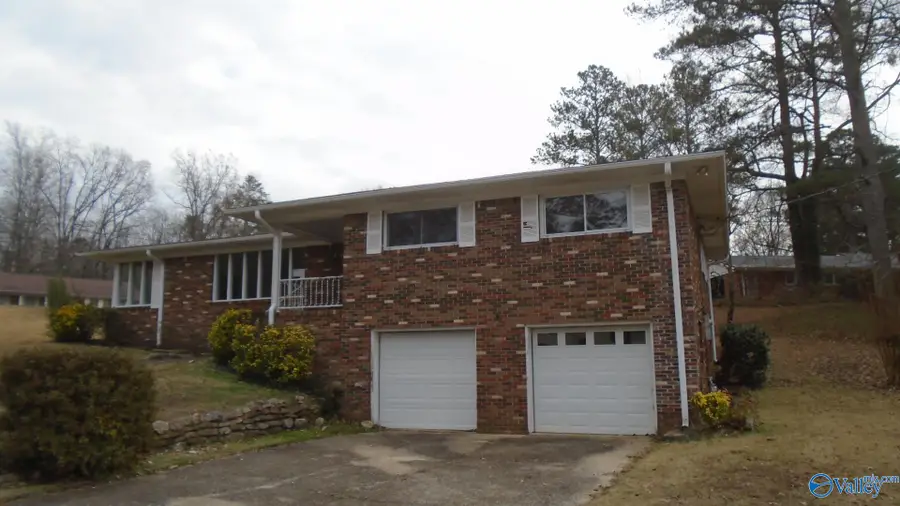 909 E Tomahawk Trail, Gadsden, AL 35903 - Image #2