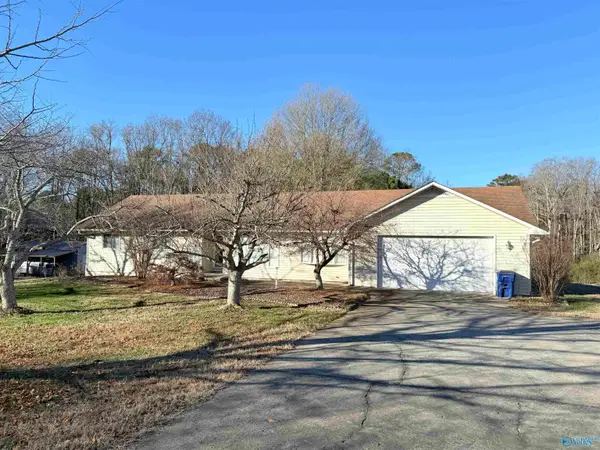 829 10th Street Nw, Arab, AL 35016