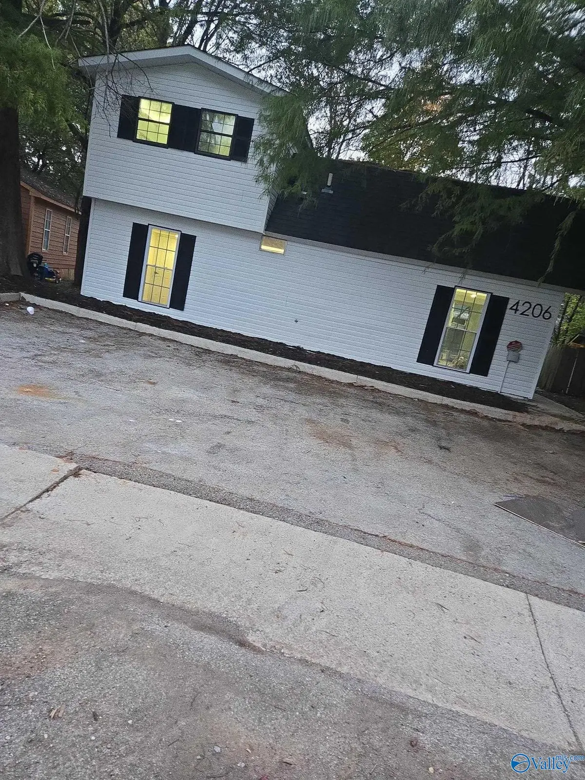 4206 Chalet Circle Nw, Huntsville, AL 35810 - Image #1