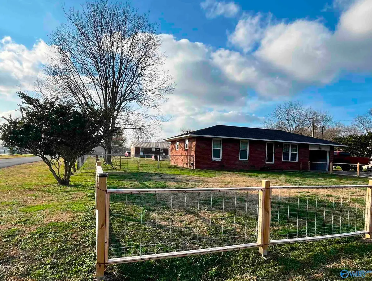 82 Estate View Drive, Fyffe, AL 35971 - Image #1