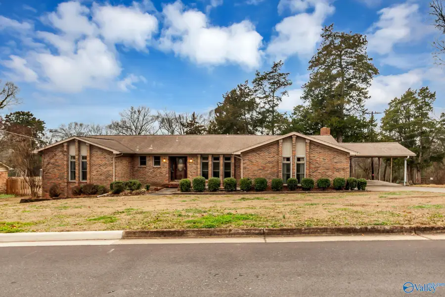 7602 Peacock Drive Sw, Huntsville, AL 35802 - Image #3