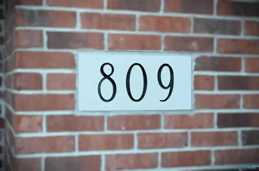 809 Milton Place Sw, Decatur, AL 35603 - Image #2