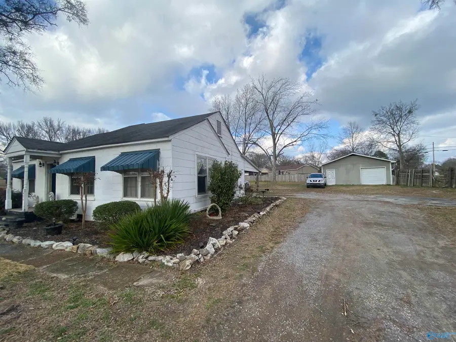 1404 Sparkman Street Nw, Hartselle, AL 35640 - Image #2