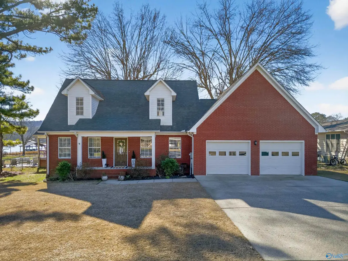 2505 Meadowwood Circle, Guntersville, AL 35976 - Image #1