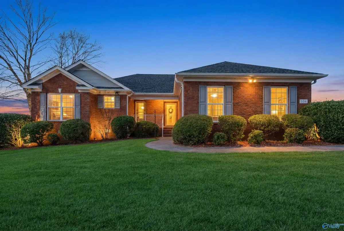 104 Hickory Glen Circle, Huntsville, AL 35811 - Image #1