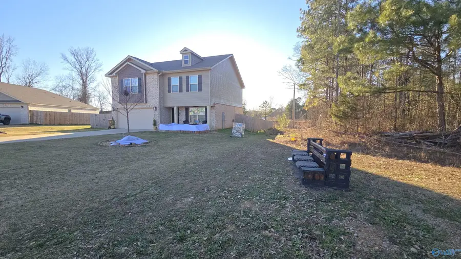 1114 Fountainview Drive Sw, Hartselle, AL 35640 - Image #2