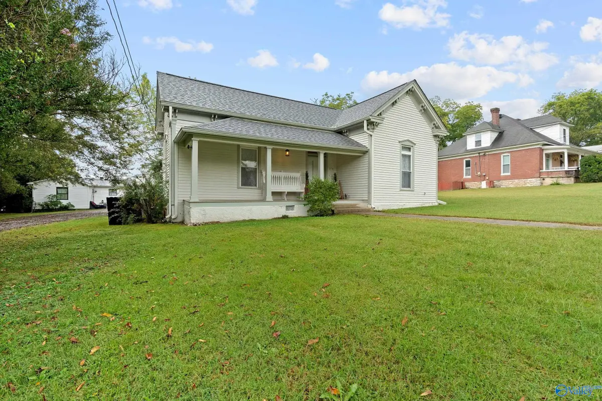 214 Washington Street W, Fayetteville, TN 37334 - Image #1