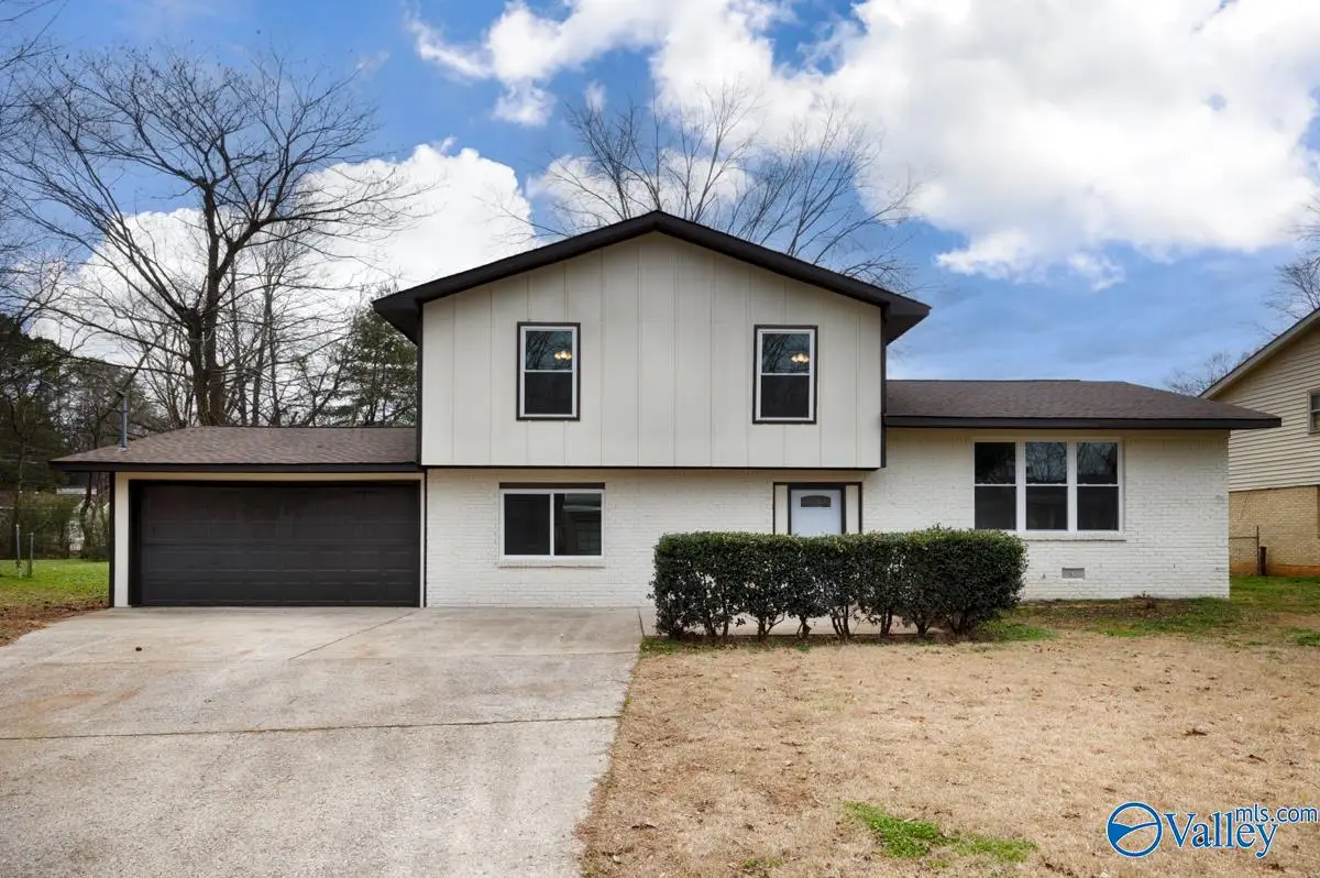 5016 Lori Circle Nw, Huntsville, AL 35810 - Image #1