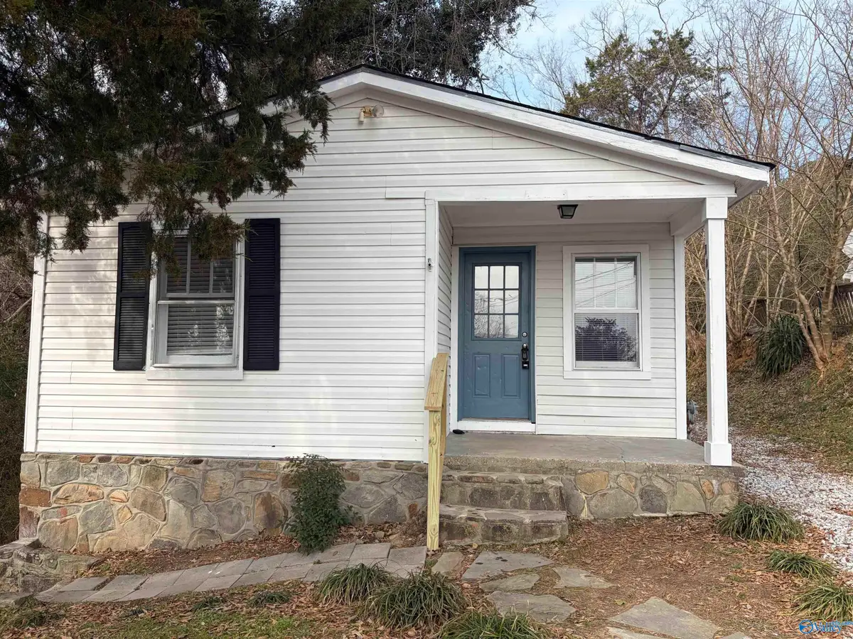 912 Carlisle Avenue, Guntersville, AL 35976 - #1