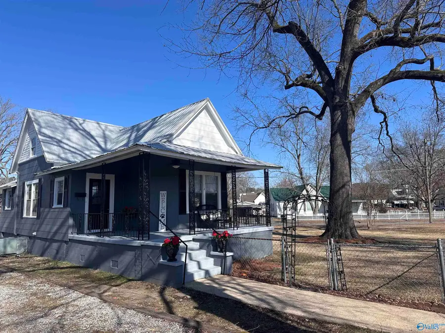 4 Lakefront Avenue, Gadsden, AL 35904 - #2