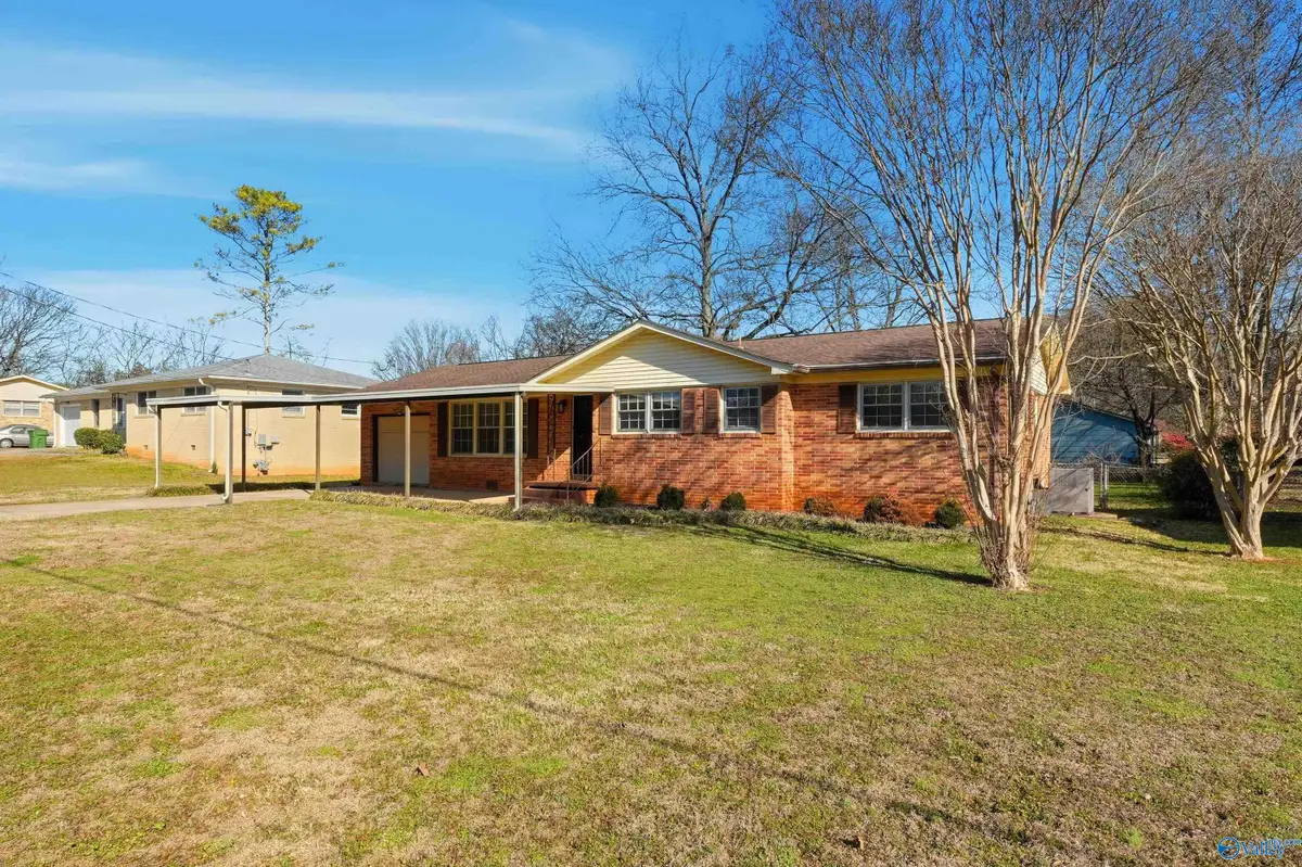 3504 Cable Street Nw, Huntsville, AL 35810 - #1