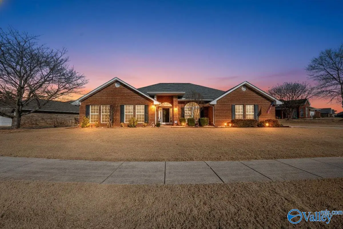 188 Bremerton Drive Sw, Huntsville, AL 35824 - Image #1