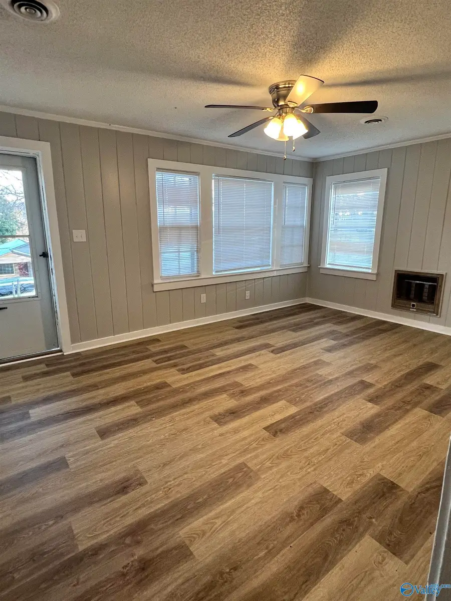 1828 Rayburn Avenue, Guntersville, AL 35976 - #2