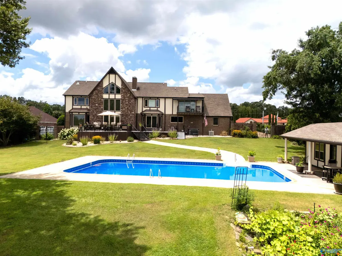 383 B Meadow Wood Road, Gadsden, AL 35901 - #1