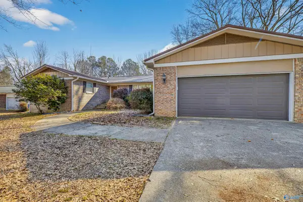 108 South Hawk Drive, Rainbow City, AL 35906