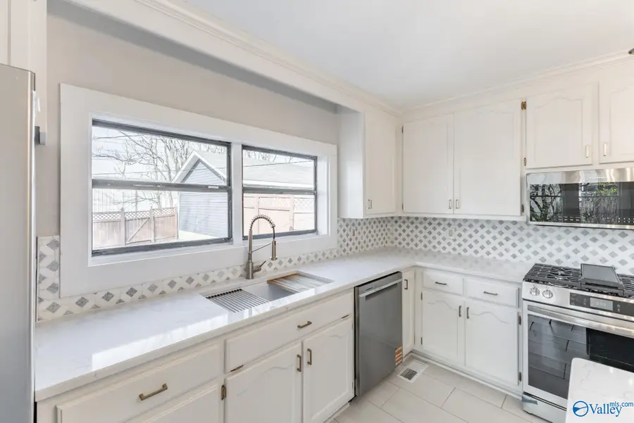 616 E Moulton Street, Decatur, AL 35601 - #2