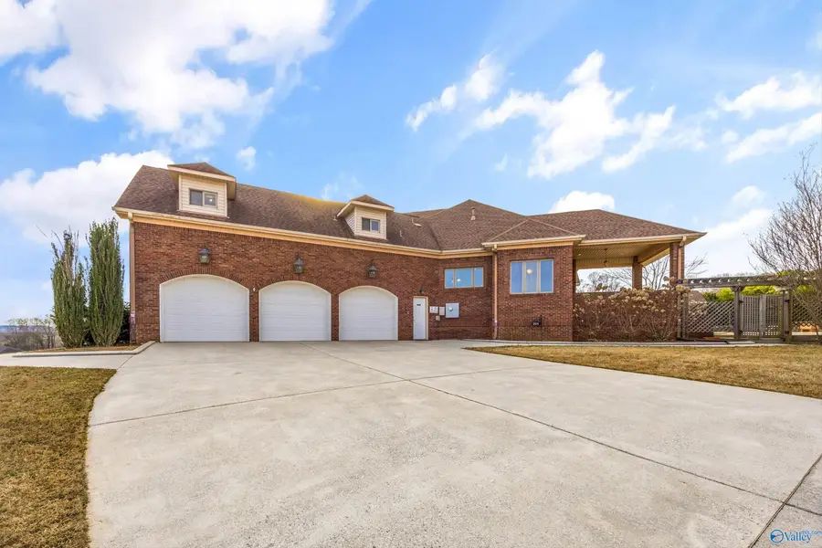 204 Timber Oak Road, Huntsville, AL 35806 - #2