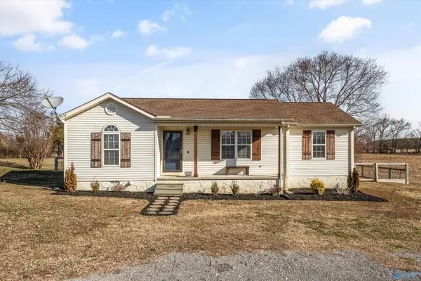 27595 South Road, Athens, AL 35613