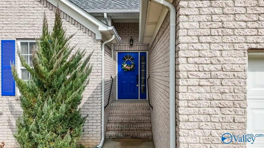 403 E Charlotte Avenue, Scottsboro, AL 35768 - #3