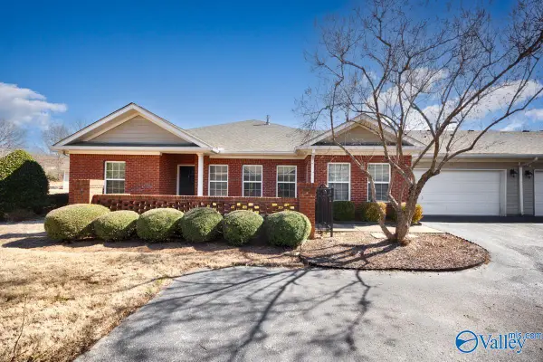 95 Valley Way Circle, Huntsville, AL 35802