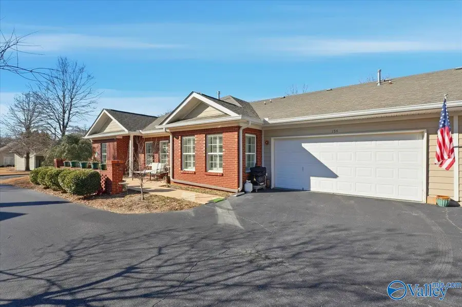 154 Valley Way Circle Se, Huntsville, AL 35802 - #2