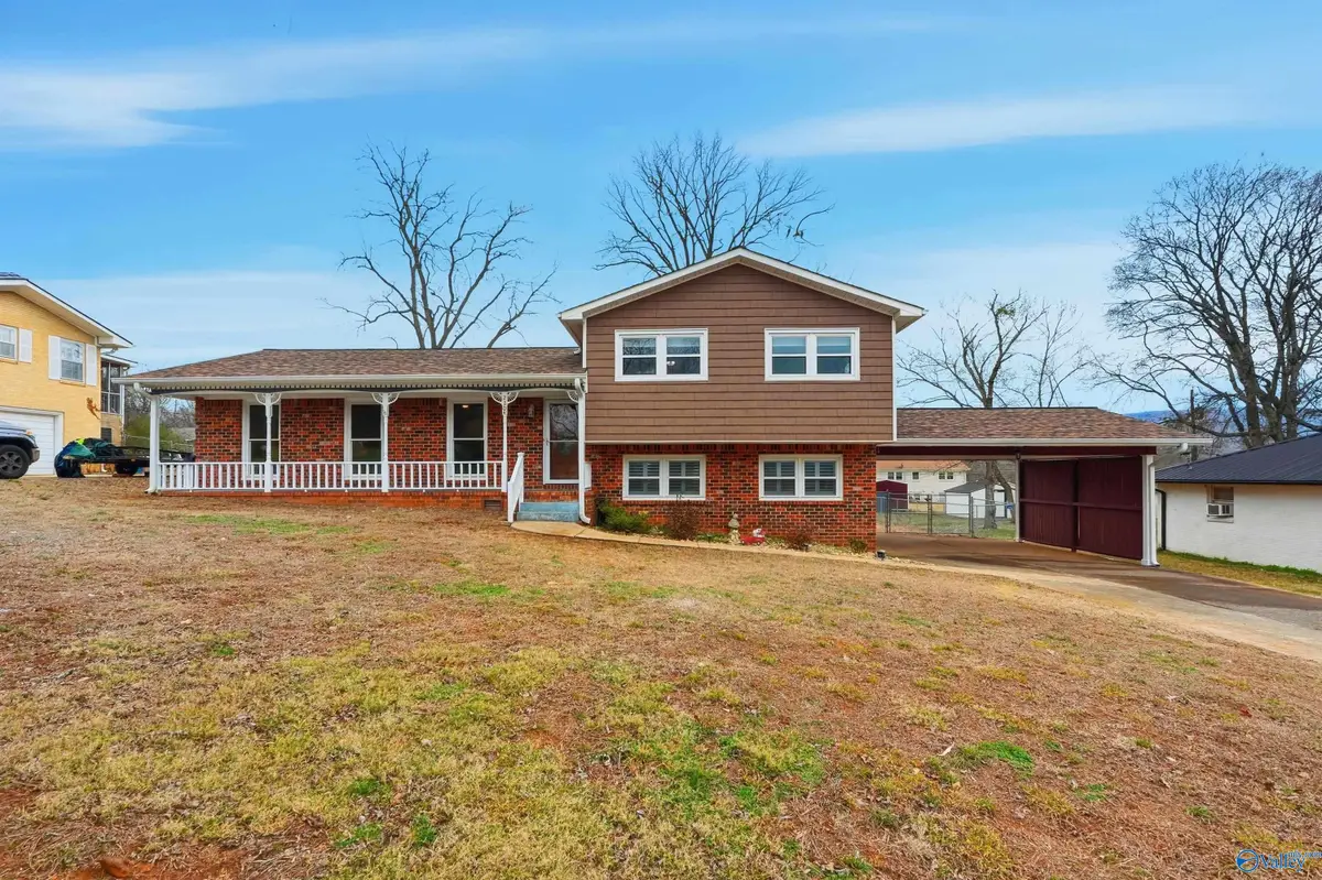 2204 Fairfax Street Ne, Huntsville, AL 35811 - #1