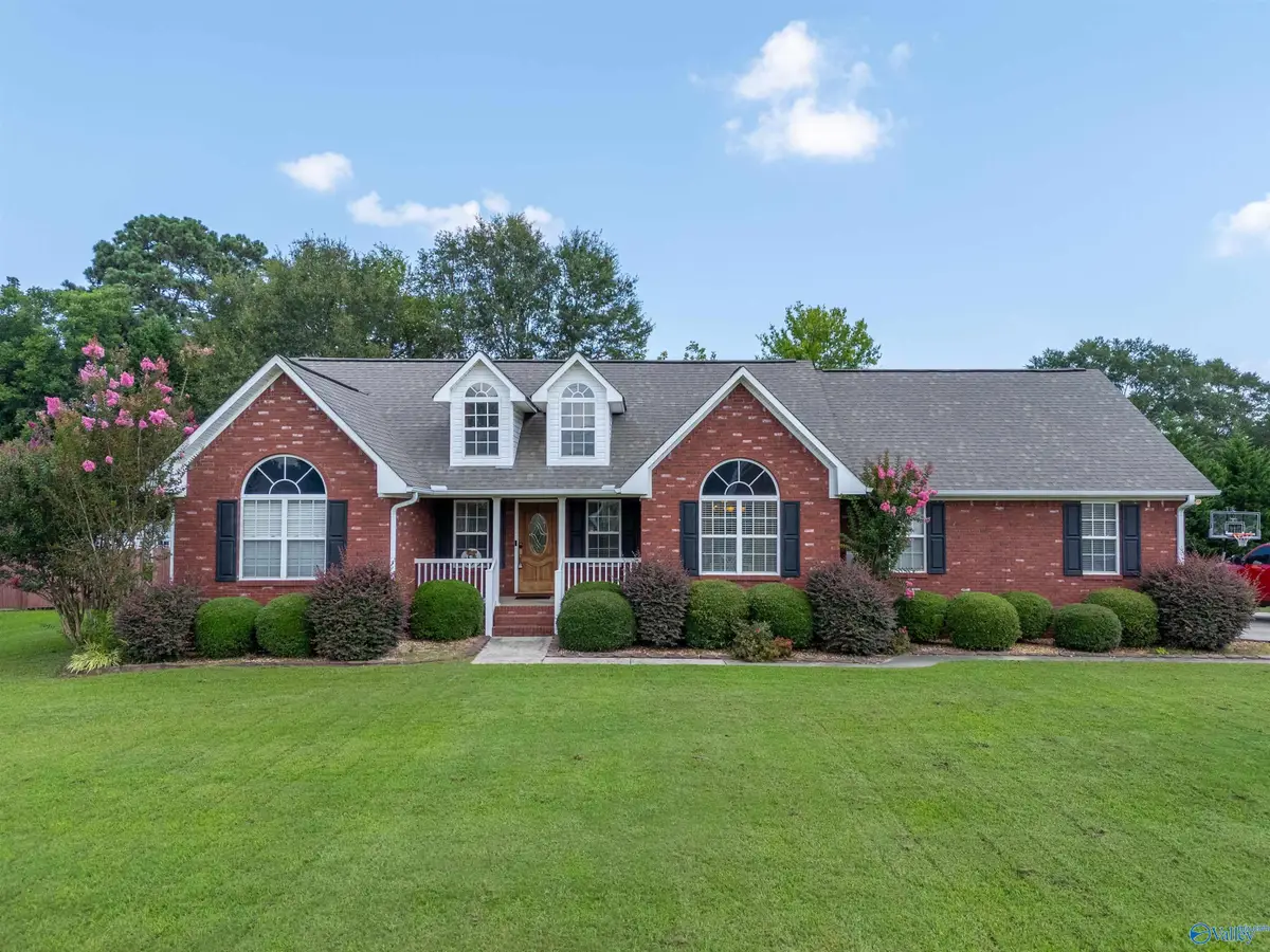 82 Drury Lane, Albertville, AL 35950 - #1