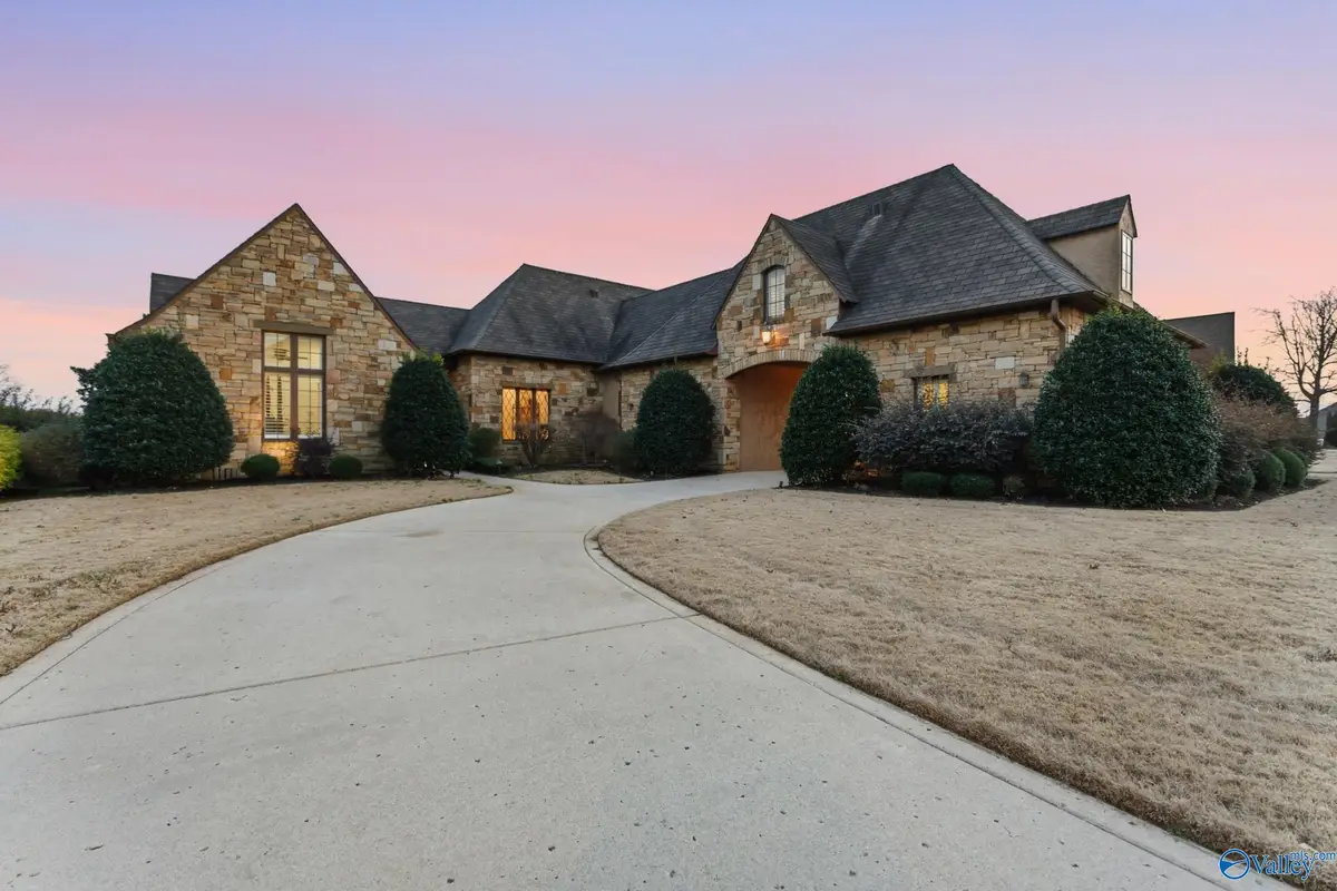 19 Lake Forest Blvd Sw, Huntsville, AL 35824 - #1