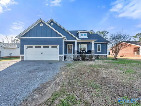 4196 Woods Cove Road, Scottsboro, AL 35768